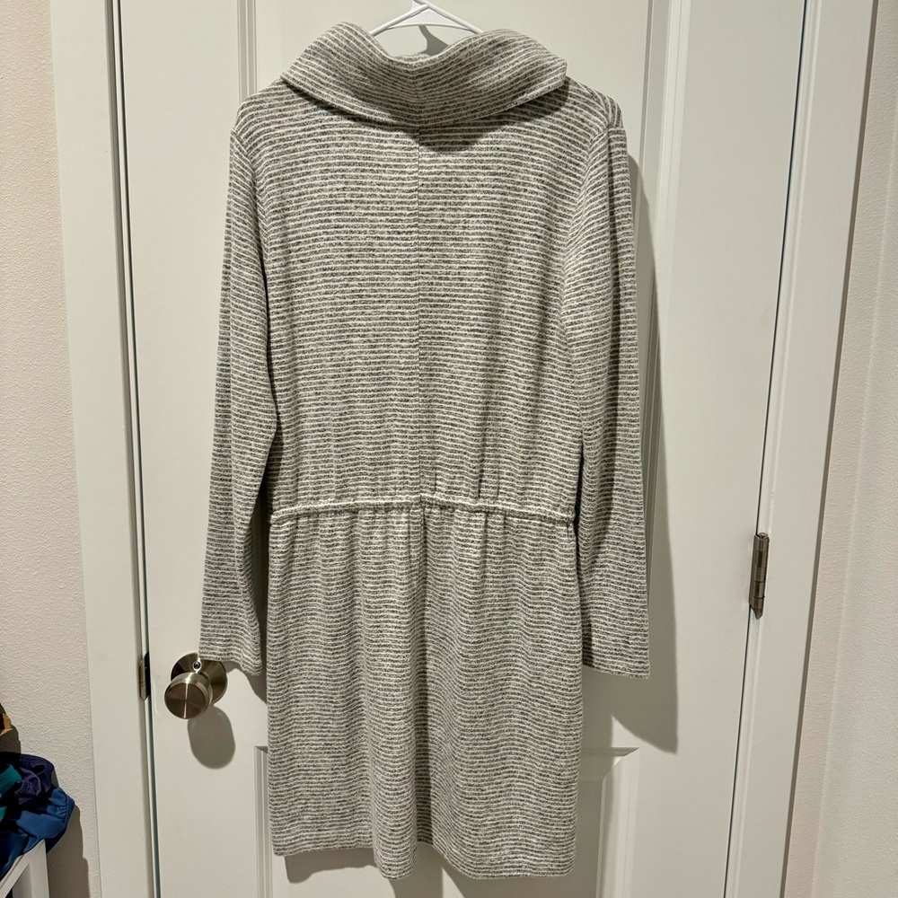 Lou & Grey Gray Striped Cowl Neck Dress Size Medium Gray White Tie Waist Casual - Picture 8 of 13
